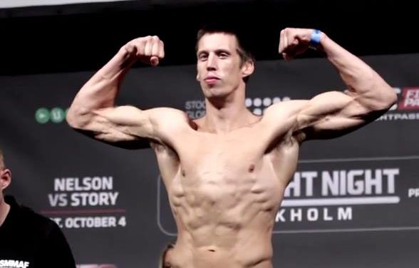 Magnus ”Jycken” Cedenblad instruerar på MMA passet